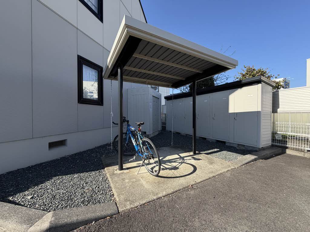 建物外観　駐輪場