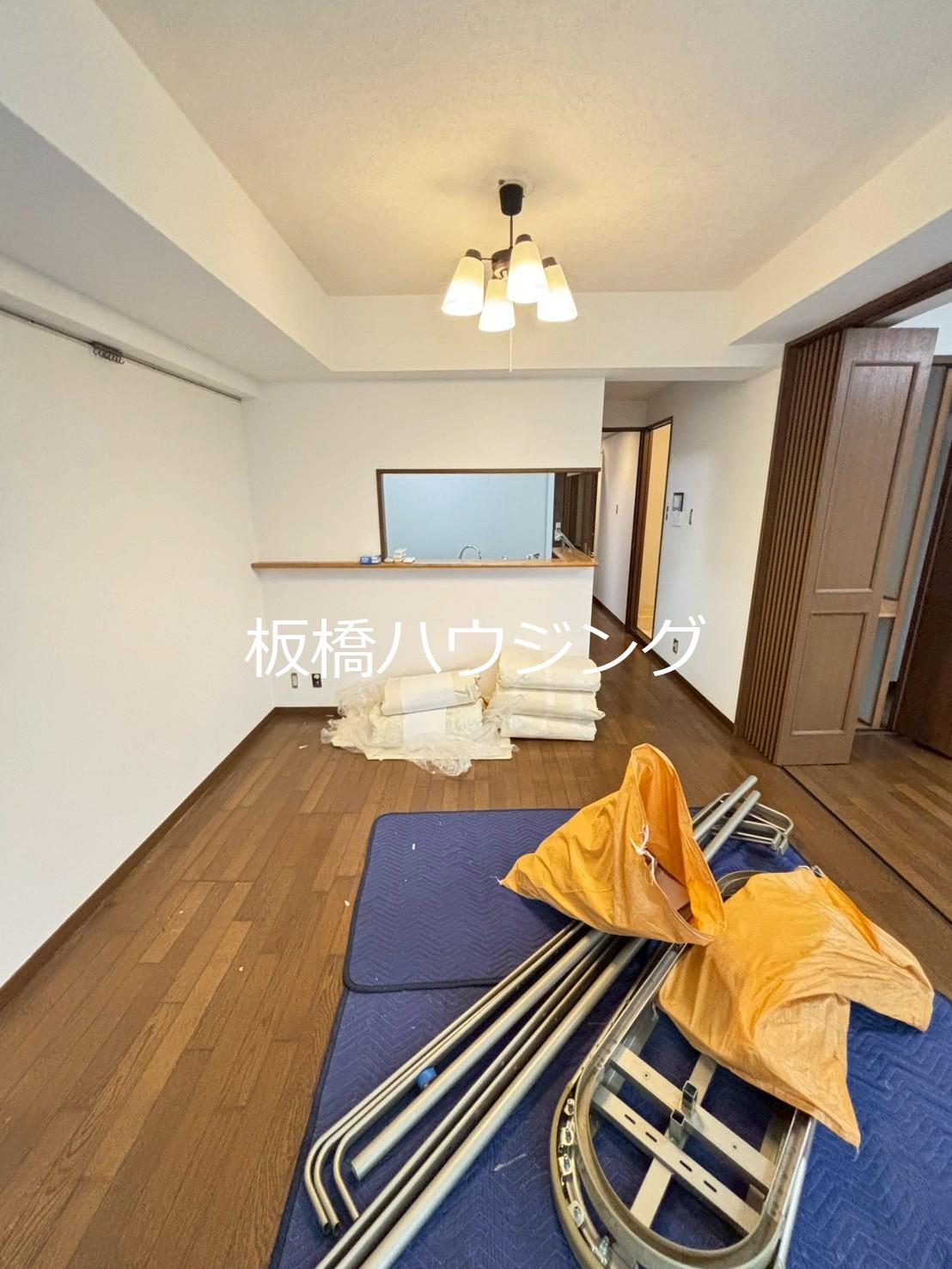 居室・リビング　クリーニング中の写真です
