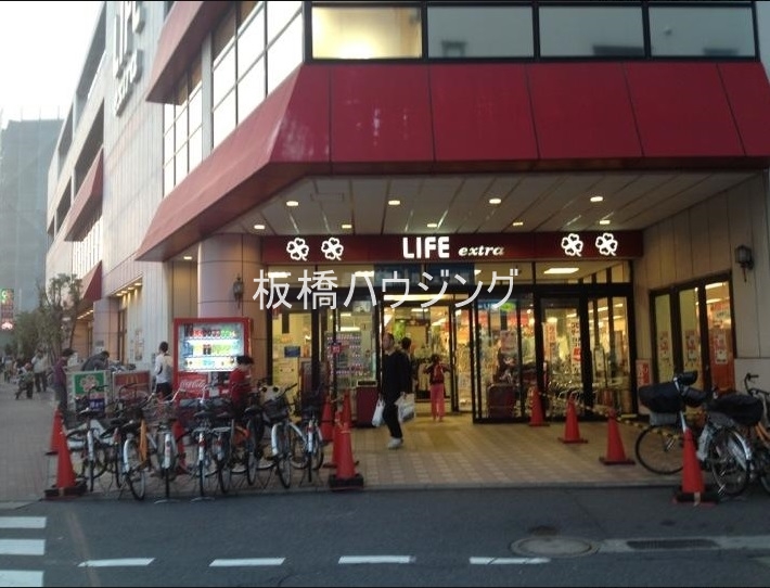スーパー　ライフ千川駅前店（スーパー）まで732m