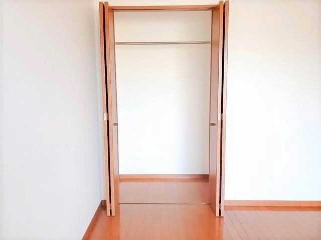 居室・リビング　ワイドな洋室は使い勝手がいいですね！