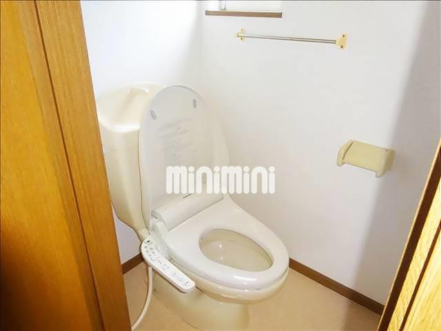 トイレ　小窓付きで明るいトイレです