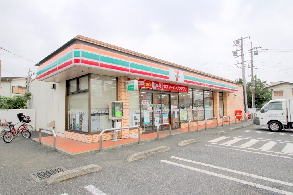 コンビニ　セブンイレブン（コンビニ）まで800m