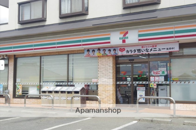 コンビニ　セブンイレブン（コンビニ）まで895m