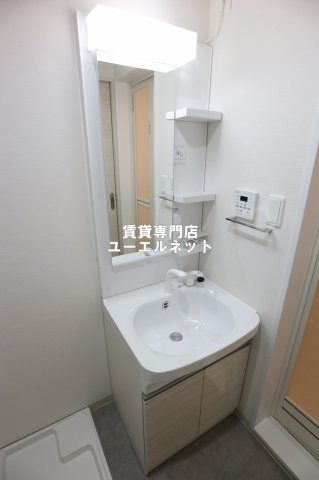 洗面設備　清潔感ある独立洗面台で毎日気持ちよく♪
