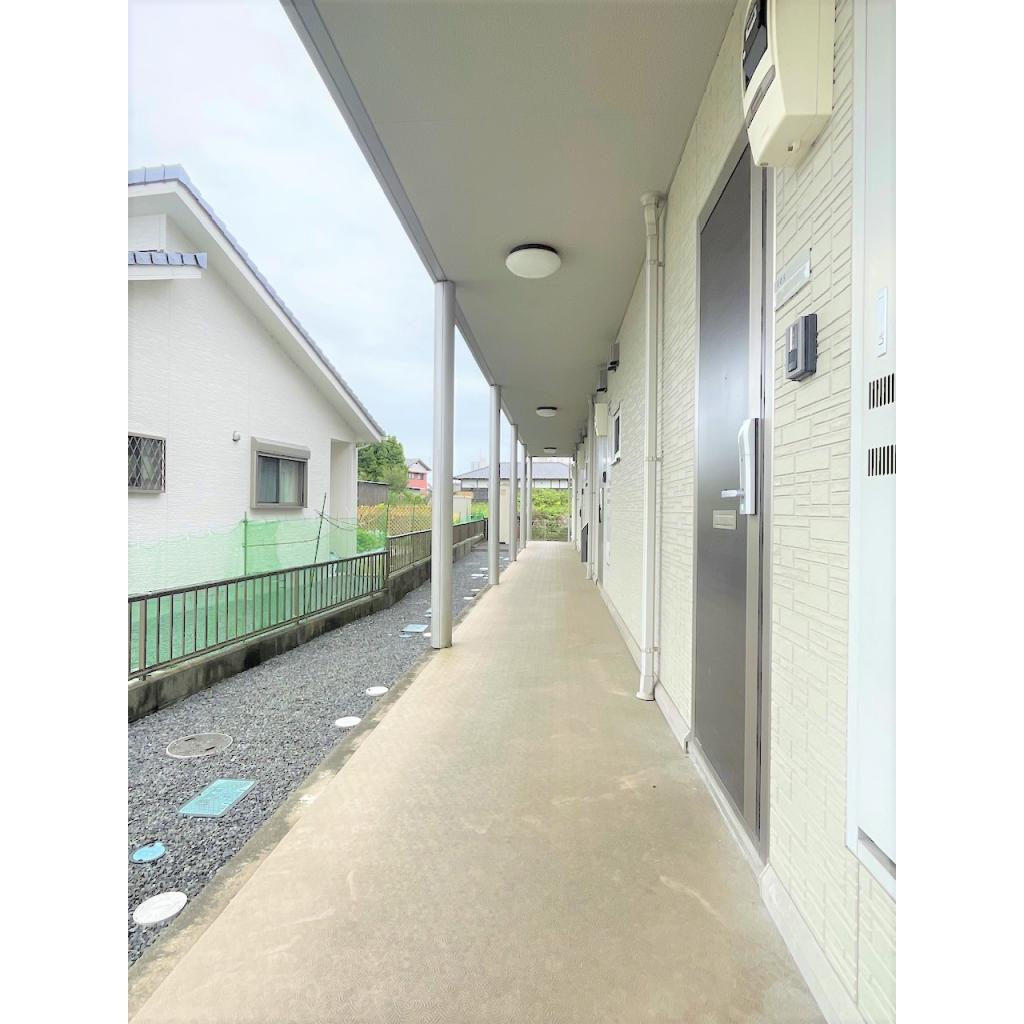 エントランス　落ち着いたエントランスです