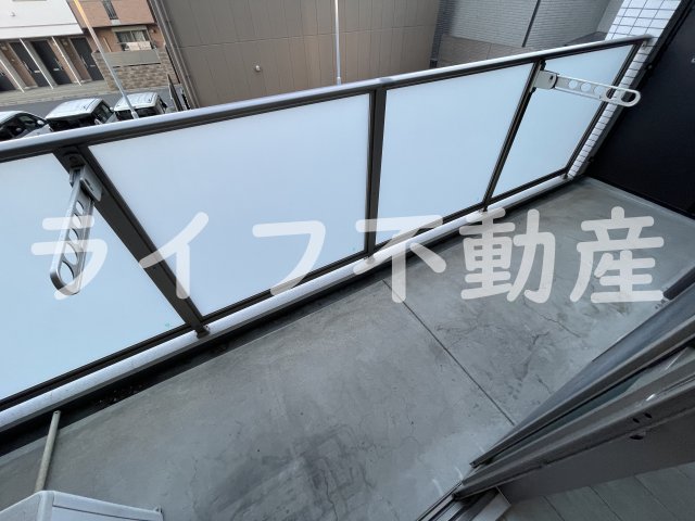 バルコニー　外からの目が気にならないバルコニーで洗濯物が干せます