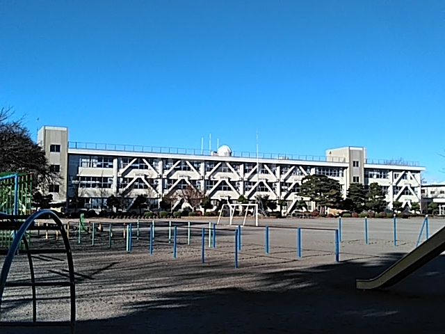 小学校　さくら市立氏家小学校（小学校）まで697m