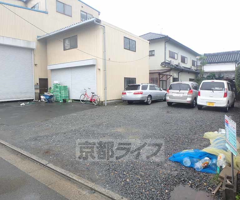 駐車場　ガレージは無料です。