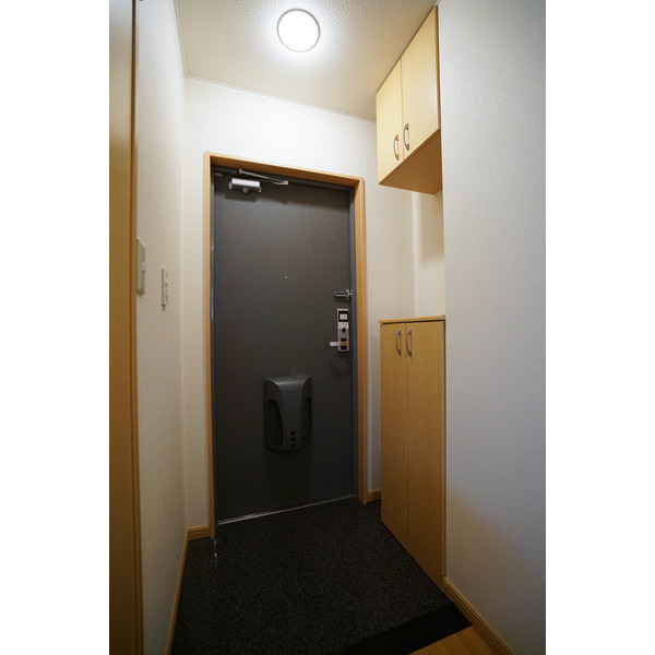 玄関　同じ建物の別なお部屋
