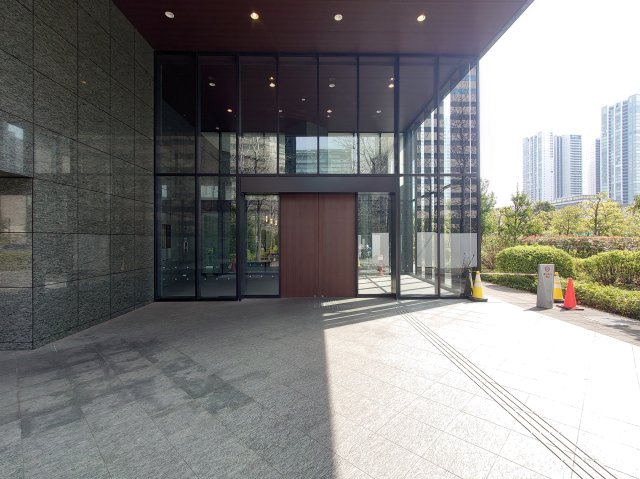 エントランス　お洒落な建物デザイン♪