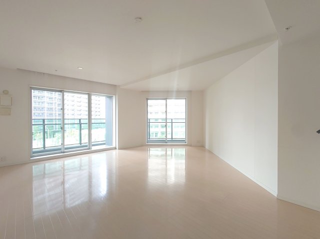 居室・リビング　開放感のあるゆったりとしたお部屋です♪