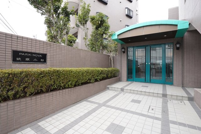 エントランス　建物の内部です
