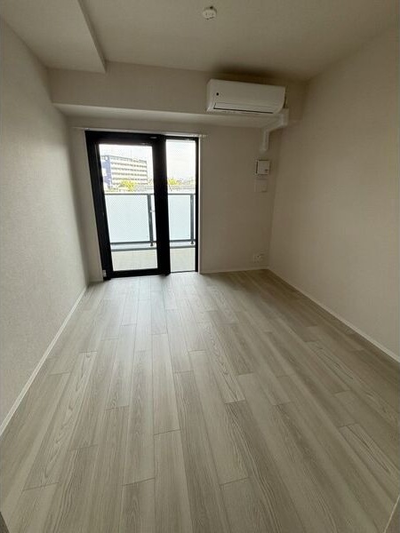 その他部屋・スペース　開放的な寝室です