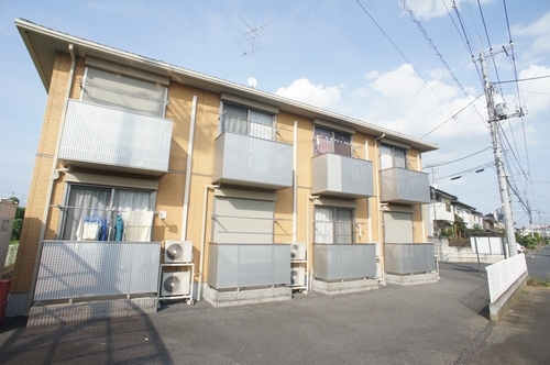 建物外観　地内駐車場１台付き♪