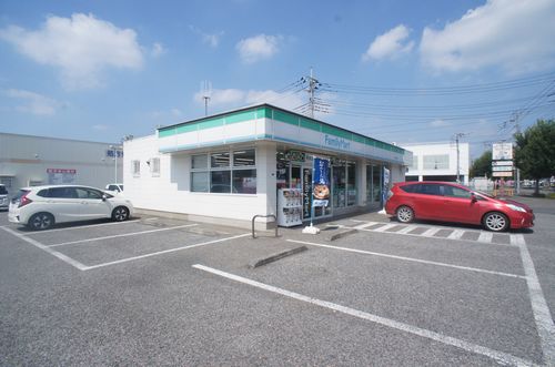 コンビニ　ファミリーマート結城北店（コンビニ）まで749m