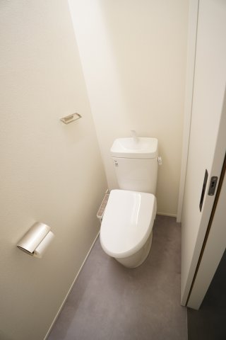 ＪＲ内房線 本千葉駅 徒歩10分 2階建 築1年のトイレ写真