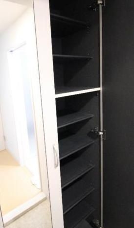 玄関　写真は同タイプ住居です。