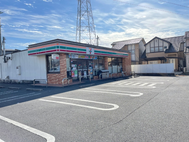 コンビニ　セブンイレブン小牧久保一色店（コンビニ）まで730m