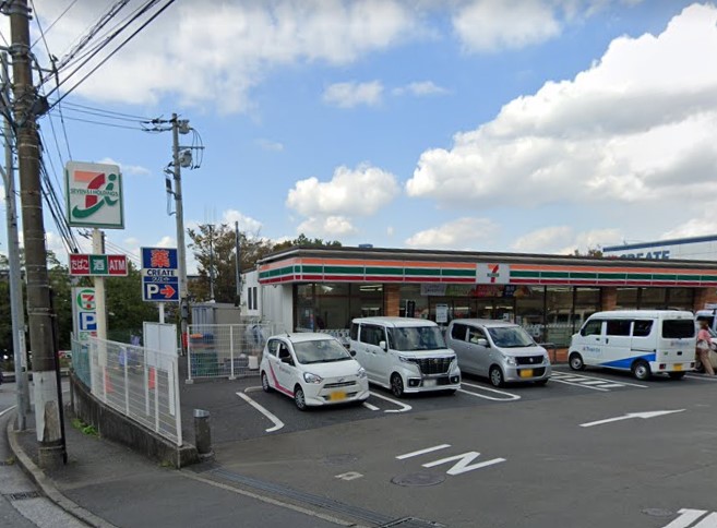 コンビニ　セブンイレブン（コンビニ）まで462m