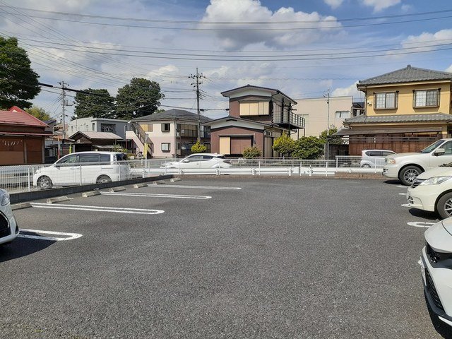 駐車場　駐車場があるので、車を買う予定の方も安心です
