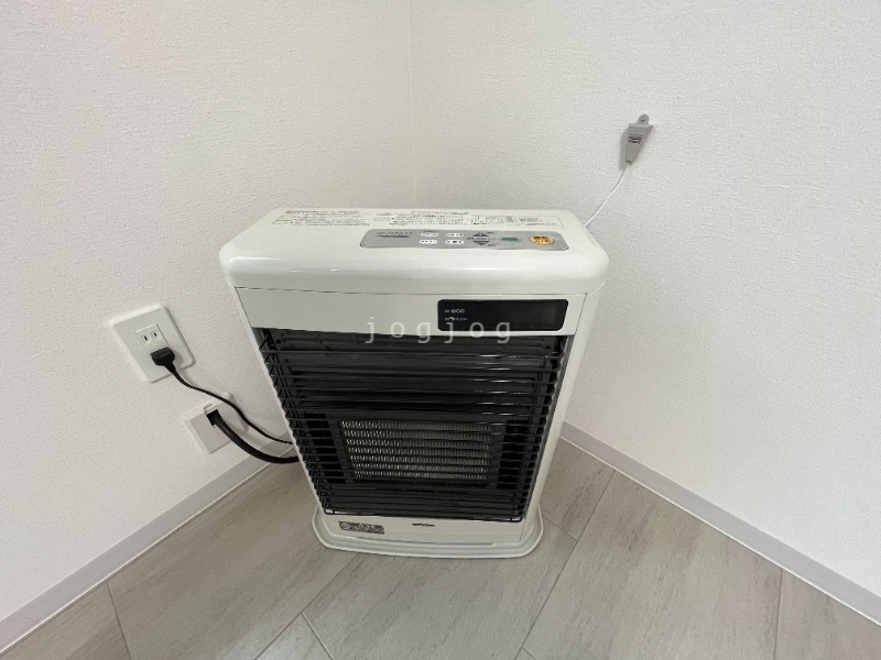 その他設備　灯油ＦＦ式ストーブ
