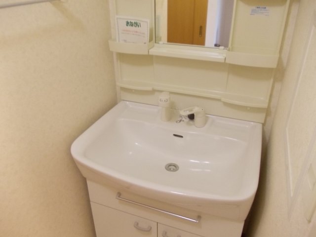 洗面設備　コンパクトで使いやすい洗面所