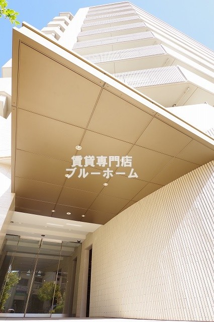 建物外観　鉄筋コンクリート造10階建ての物件！