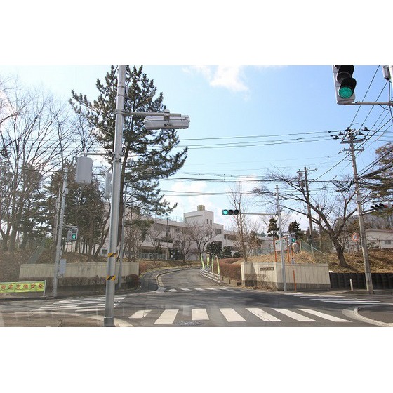 小学校　仙台市立泉ケ丘小学校（小学校）まで308m