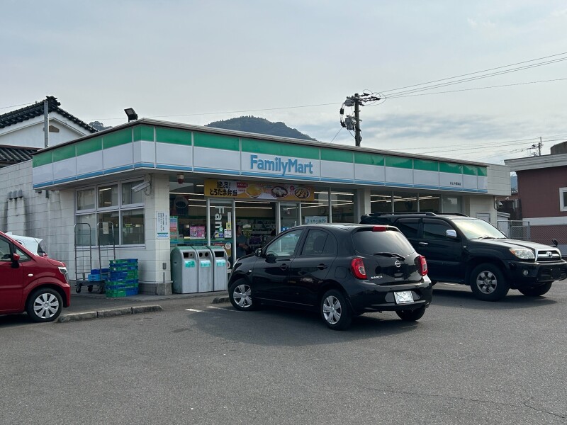 コンビニ　ファミリーマートはとや姫城店（コンビニ）まで317m