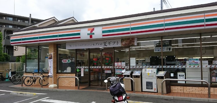 コンビニ　セブンイレブン 高井戸東五日市街道店（コンビニ）まで522m