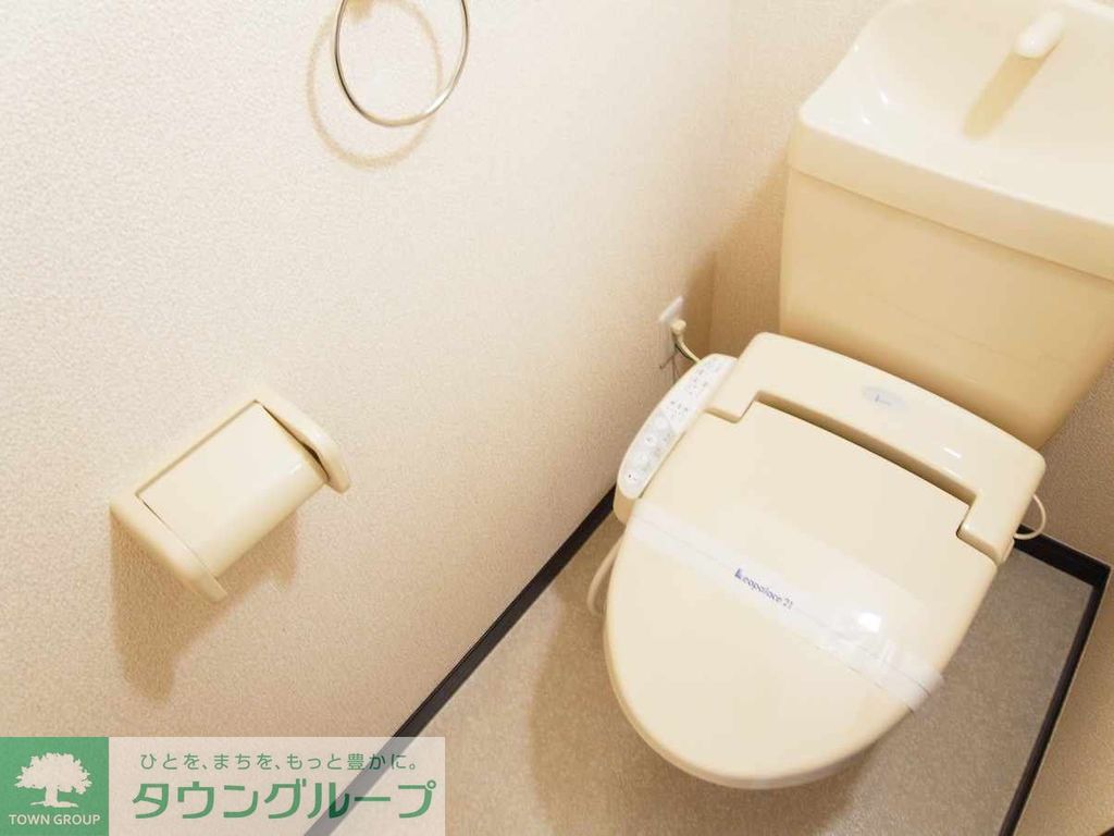 トイレ　仕様、設備は現況と異なる場合があります。