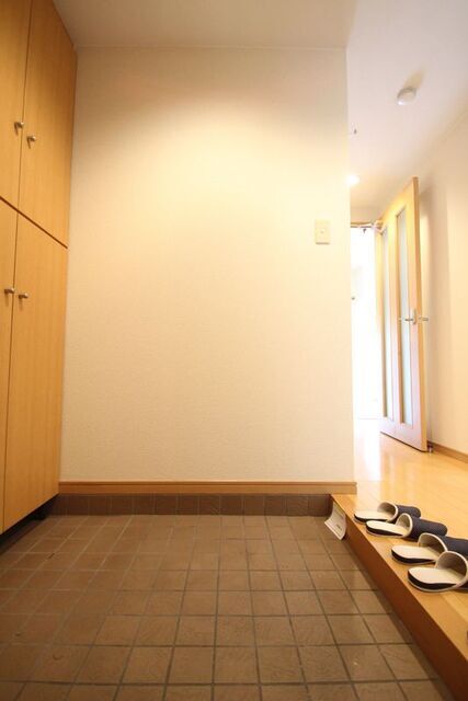 玄関　※別部屋の参考写真です。現状優先となります。