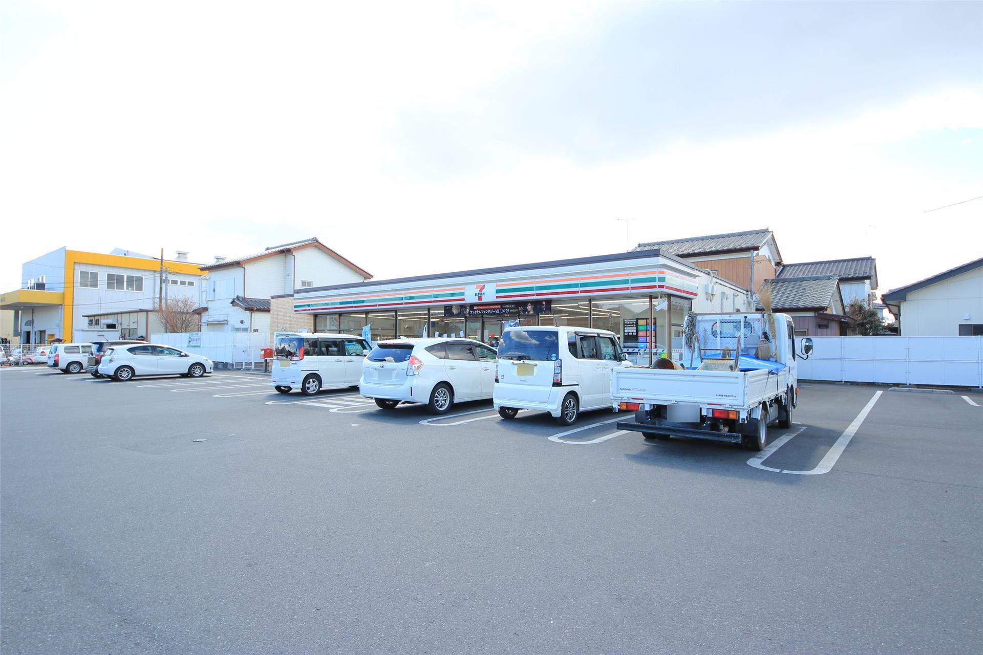 コンビニ　セブンイレブン足利山前店（コンビニ）まで577m