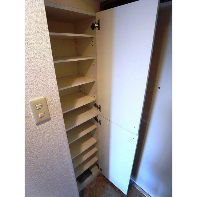 その他　靴入