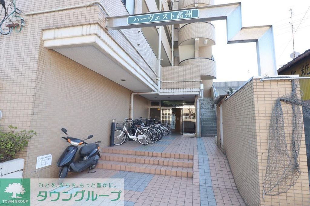 エントランス　駐車場