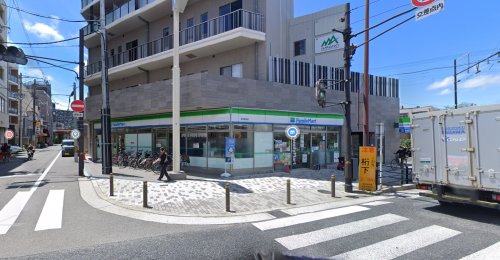 コンビニ　ファミリーマート 岸里駅西店（コンビニ）まで421m