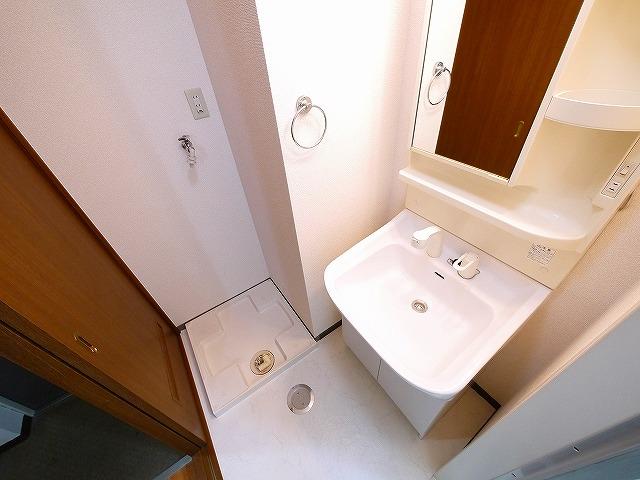 洗面設備　コンパクトで使いやすい洗面所