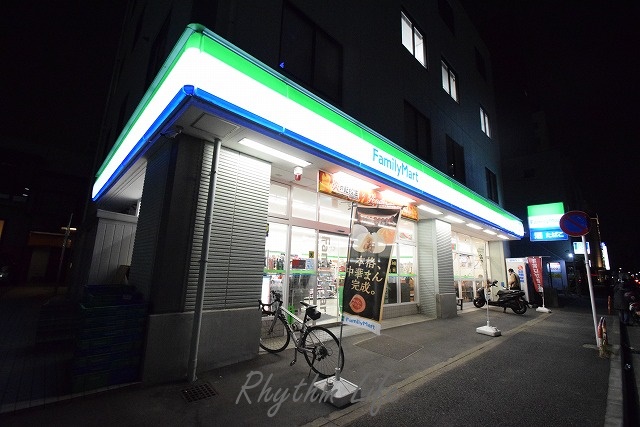 コンビニ　ファミリーマート 新横浜店（コンビニ）まで587m