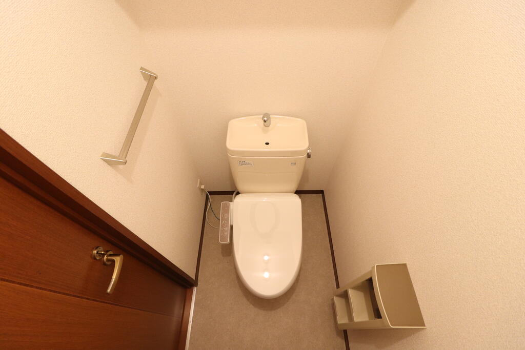 モンターニュ B棟のトイレ写真