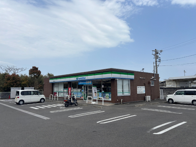 コンビニ　ファミリーマート志摩国府の浜店（コンビニ）まで3832m