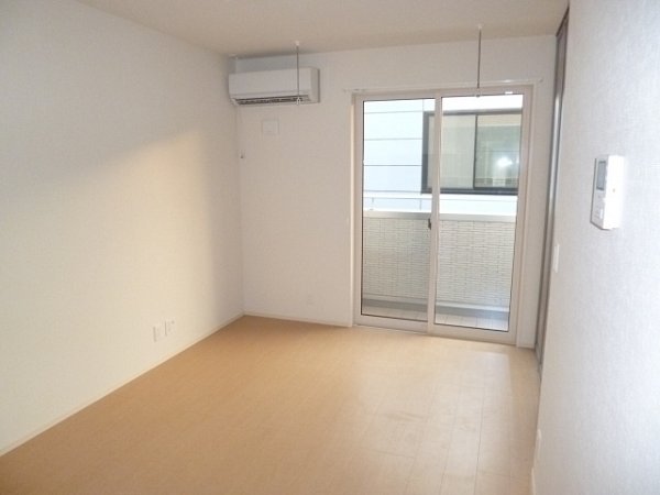 居室・リビング　明るいお部屋です