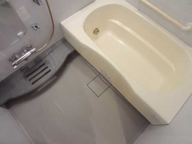 バス・シャワールーム　★追い焚き機能付きで便利な浴室です★