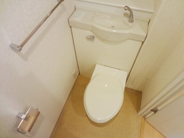 トイレ　★落ち着く空間のトイレスペースです★