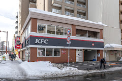 飲食店　ケンタッキーフライドチキン八軒店（飲食店）まで74m