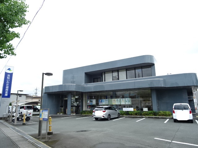 銀行　浜松磐田信用金庫小松支店（銀行）まで878m