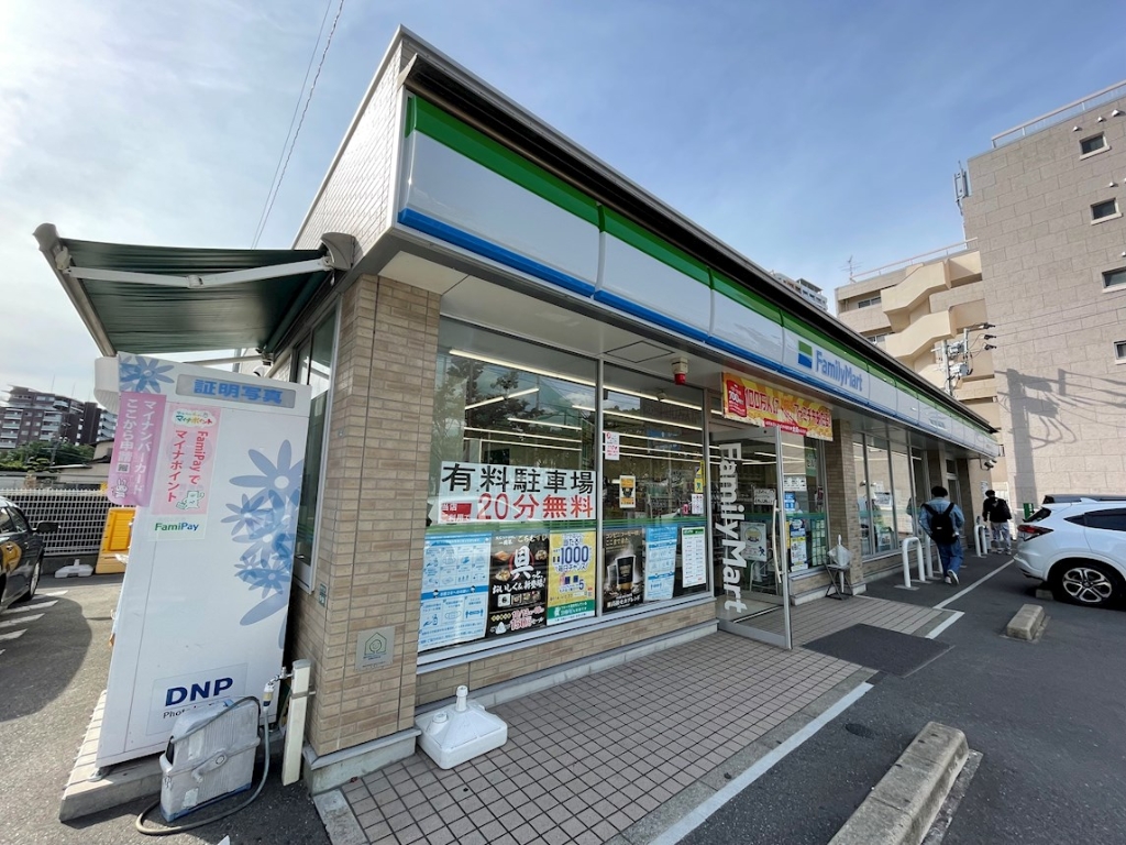 コンビニ　ファミリーマート 福岡西南学院前店（コンビニ）まで101m