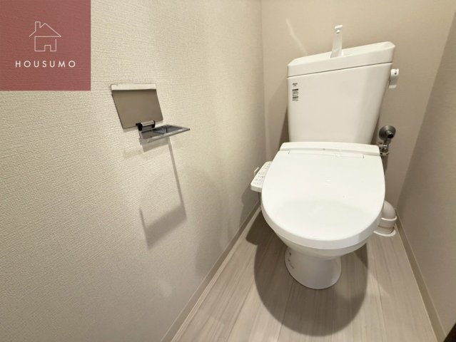 トイレ　落ち着いた色調のトイレです