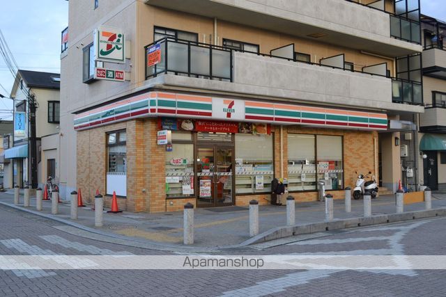 コンビニ　セブンイレブン（コンビニ）まで555m