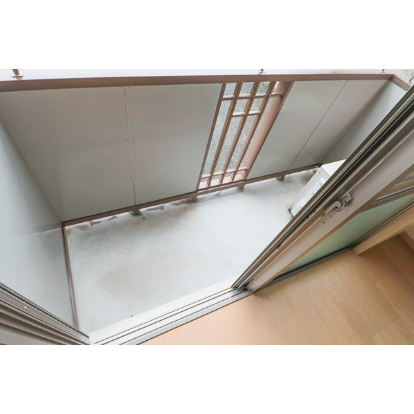 バルコニー　同じ建物の別のお部屋