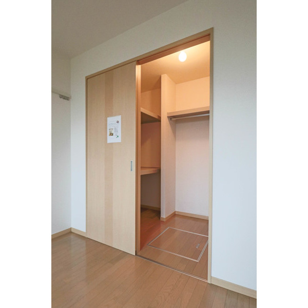 収納　同じ建物の別のお部屋